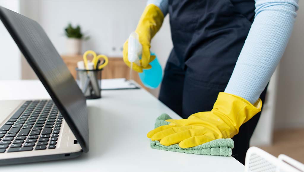 servicio-de-limpieza-de-oficinas-barcelona-raynet-neteges-1024x580