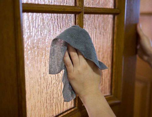 Cómo limpiar las puertas de madera correctamente