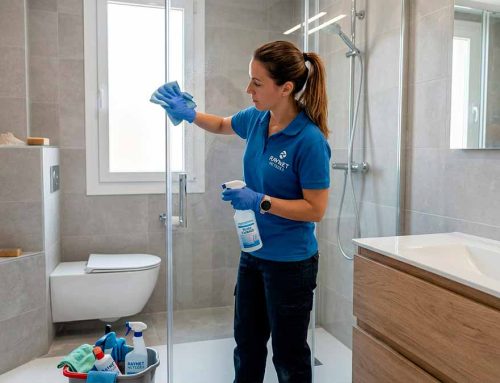 Limpieza de baño después de una reforma: azulejos, mamparas, sanitarios y juntas